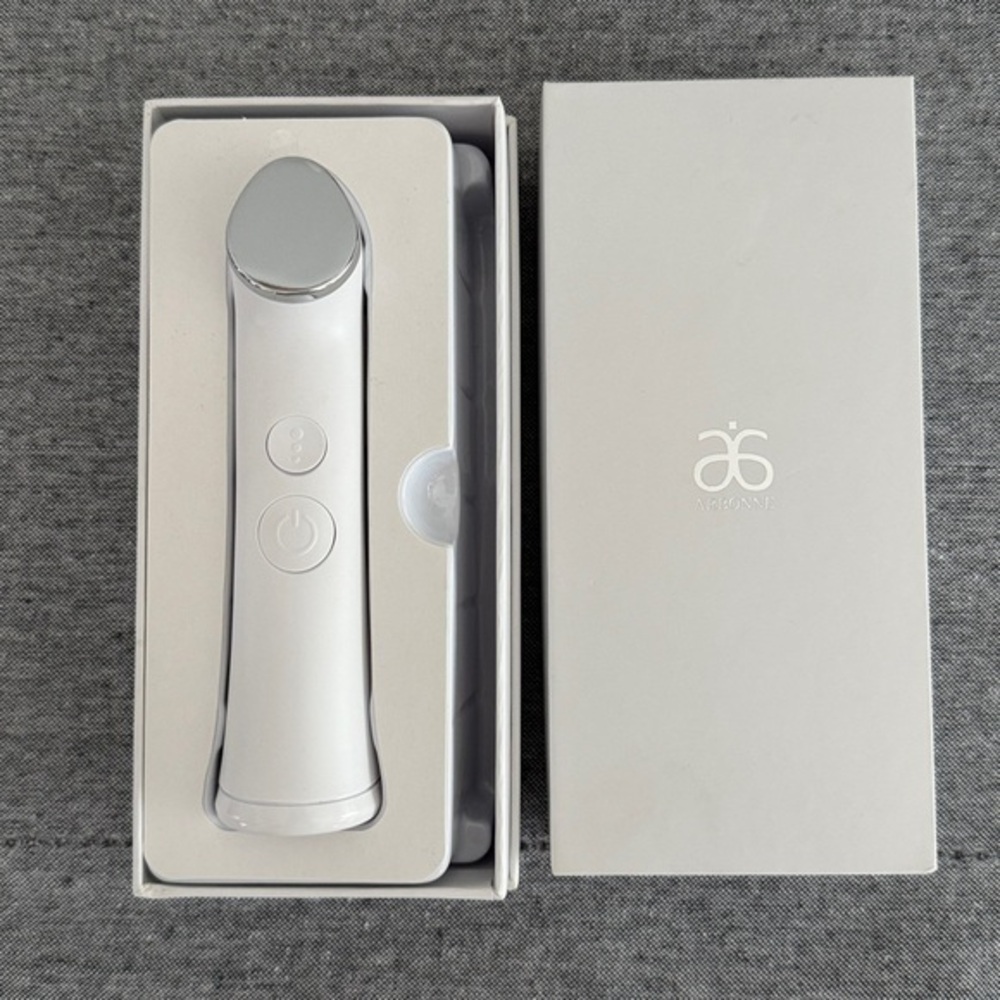 Arbonne Intelligence Genius Face Massager Ultra Decollete with charger